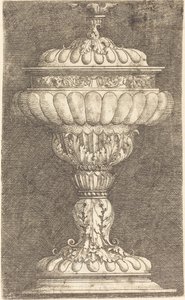 Copa cubierta con bola alada