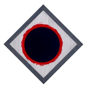 Círculo azul sobre diamante rojo, 2022 (esmalte y bolígrafo sobre cartulina)