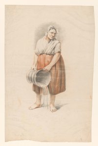 Mujer de pie vaciando un cubo