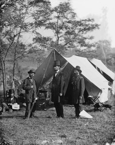 Abraham Lincoln con Allan Pinkerton y el Mayor General John A. McClernand, 1862 de Alexander Gardner