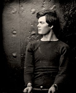 Lewis Powell con grilletes en la muñeca a bordo del USS Saugus, 1865 de Alexander Gardner