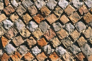 Primer plano de un piso de opus reticulatum. Acrópolis de Civitella, Italia, Región de Abruzzo, Chieti