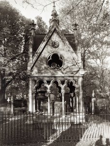 La tumba de Abelardo y Eloísa, construida en 1817 de Alexandre Marie Lenoir