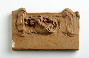 Maqueta para un panel con una figura sentada