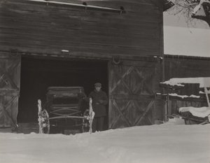 Granero, carruaje y nieve