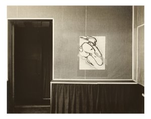 Sala Principal - Pared, junto a la puerta, izquierda de Alfred Stieglitz