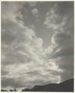 Música - Una Secuencia de Diez Fotografías de Nubes, No. II, 1922 de Alfred Stieglitz