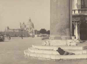 En la Piazza, a las 6 de la mañana. de Alfred Stieglitz