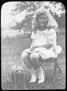 Sin título Georgia E. con oso de peluche, c. 1916 de Alfred Stieglitz