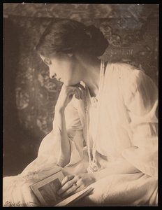 Foto de Alice Broughton de Agnes Pelton (foto b/n) de Alice Boughton