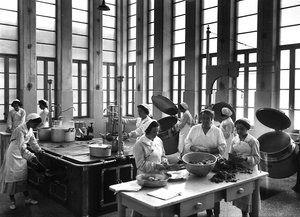 Villa Rosa Maltoni Mussolini: cocineros preparando comidas de Fratelli Alinari