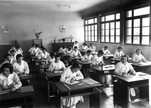 Villa Rosa Maltoni Mussolini: estudiantes durante una clase de dibujo