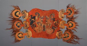 Cubierta de silla de montar decorada con grifos atacando cabras montesas