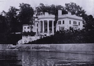 Charles A Platt: Gwinn, frente al lago de American Photographer (after)