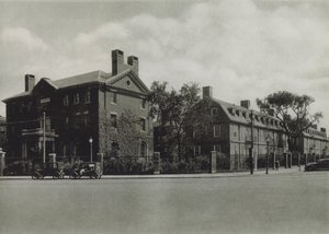 Universidad de Harvard: Phillips Brooks House; Mower Hall, Dormitorio; Lionel Hall, Dormitorio de American Photographer (after)