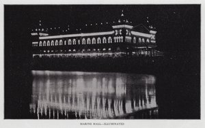 Marine Hall, iluminado