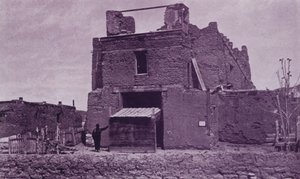 Iglesia vieja de San Miguel, Santa Fe, NM, construida de adobe en 1550 (foto en b/n) de American Photographer (after)