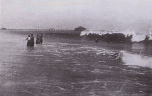 Old Orchard Beach, Maine: El oleaje (foto en blanco y negro)
