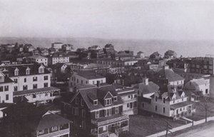Old Orchard Beach, Maine: El pueblo mirando al este desde Old Orchard House (foto en blanco y negro)