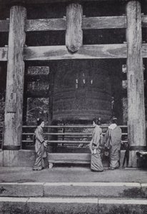 La gran campana del Templo Chiou-Ju (foto en blanco y negro)