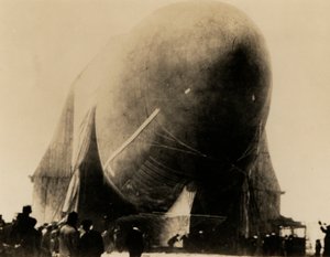 Walter Wellman regresó a Spitsbergen con el América en junio de 1907 de American Photographer (after)