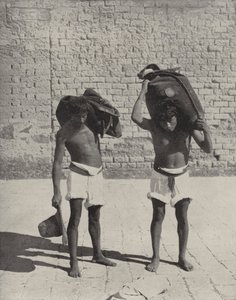 Portadores de Agua en Guanajuato de American Photographer (after)