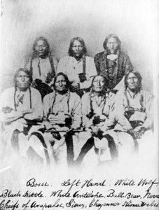 Bosse, Left Hand, White Wolf, Black Kettle, White Antelope, Bull Bear, Neva: Jefes de las tribus Arapahoe, Sioux, Cheyenne y Kiowa, c.1860-68 de American Photographer