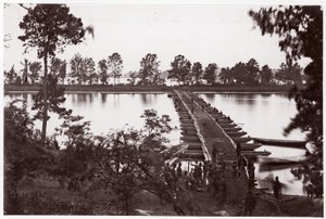 Construcción de cuarteles en Fort Brady, c.1865 (impresión de plata de albúmina a partir de negativo de vidrio) de American Photographer