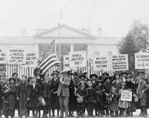 Niños en la Casa Blanca apelando al Presidente por la liberación de prisioneros políticos, 1922