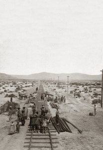Construcción en 1869 del Ferrocarril Central del Pacífico - Nevada - Trabajadores construyendo las líneas ferroviarias de la Compañía Central del Pacífico para construir el primer ferrocarril transcontinental norteamericano de American Photographer