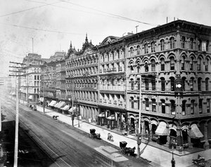 Lado este de State Street mirando al norte desde Madison Street, Chicago, c.1878 de American Photographer