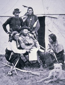 General George A. Custer (1839-76) con sus exploradores indios durante la Expedición Yellowstone de 1873 de American Photographer