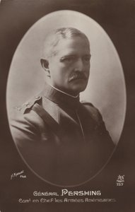 General John J Pershing (foto en blanco y negro) de American Photographer