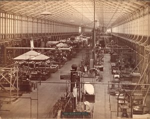 Machinery Hall, South Avenue, Exposición Internacional del Centenario de Filadelfia, 1876 de American Photographer