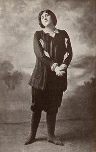 Melanie Kurt, como "Fidelio" (foto en blanco y negro) de American Photographer