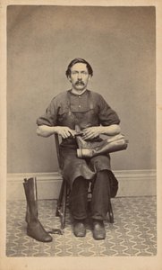 Retrato de un zapatero,c. 1863 (foto) de American Photographer