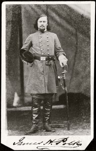 Retrato de un soldado (foto en blanco y negro) de American Photographer