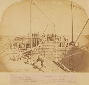 Casa de la Puerta Sur del Nuevo Embalse, Central Park, durante la construcción de American Photographer