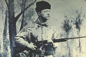 Theodore Roosevelt en traje de caza, c.1885 (foto en blanco y negro)