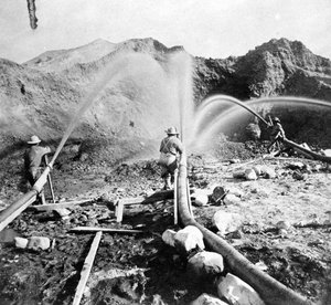 Lavando oro de las colinas, c.1866, de Gems of California Scenery publicado por Lawrence and Houseworth, 1866 de American Photographer