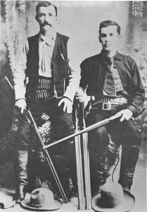 Mensajeros de la diligencia Wells Fargo armados con escopetas y rifles de repetición Winchester de American Photographer