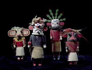 Cuatro muñecos Katchina de American School
