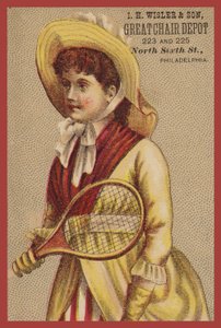 Niña sosteniendo raqueta de American School