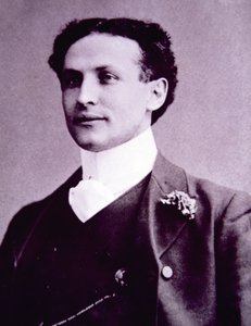 Harry Houdini de American School