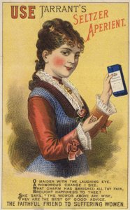 Dama sosteniendo una botella