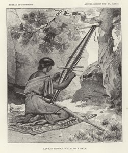 Mujer Navajo tejiendo un cinturón de American School