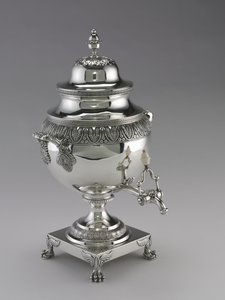 Urna de té, fabricada por Harvey Lewis, 1811-25 de American School
