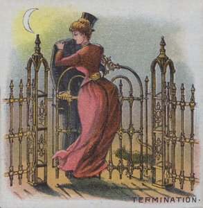 Terminación - una pareja abrazándose junto a una puerta de jardín al final del día de American School