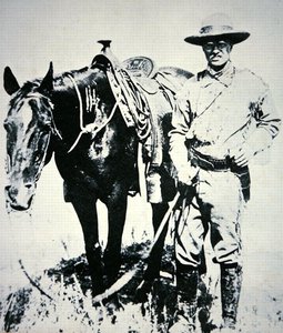 Theodore Roosevelt con su caballo, c.1885 (litografía) de American School