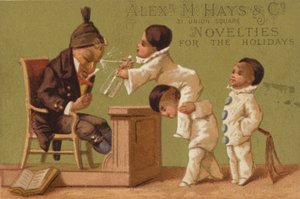 Tres niños pequeños rociando agua de American School
